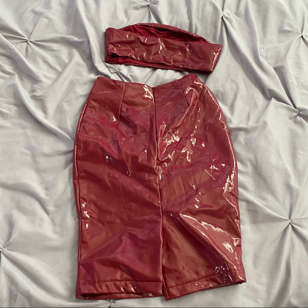 Two piece latex set - Picture 2 of 4